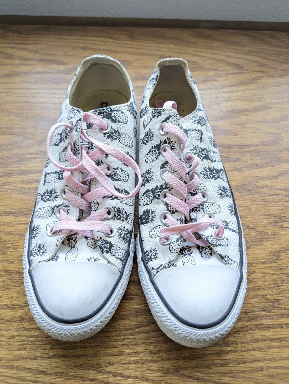 Converse White Pineapple Print Low Top Sneakers with Pink Laces - Picture 2 of 3